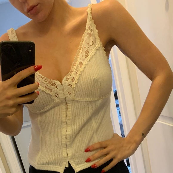 Gorgeous white lace top - Picture 6 of 6